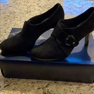 Anne Klein Size 9M Winterlyn Black Suede Bootie.